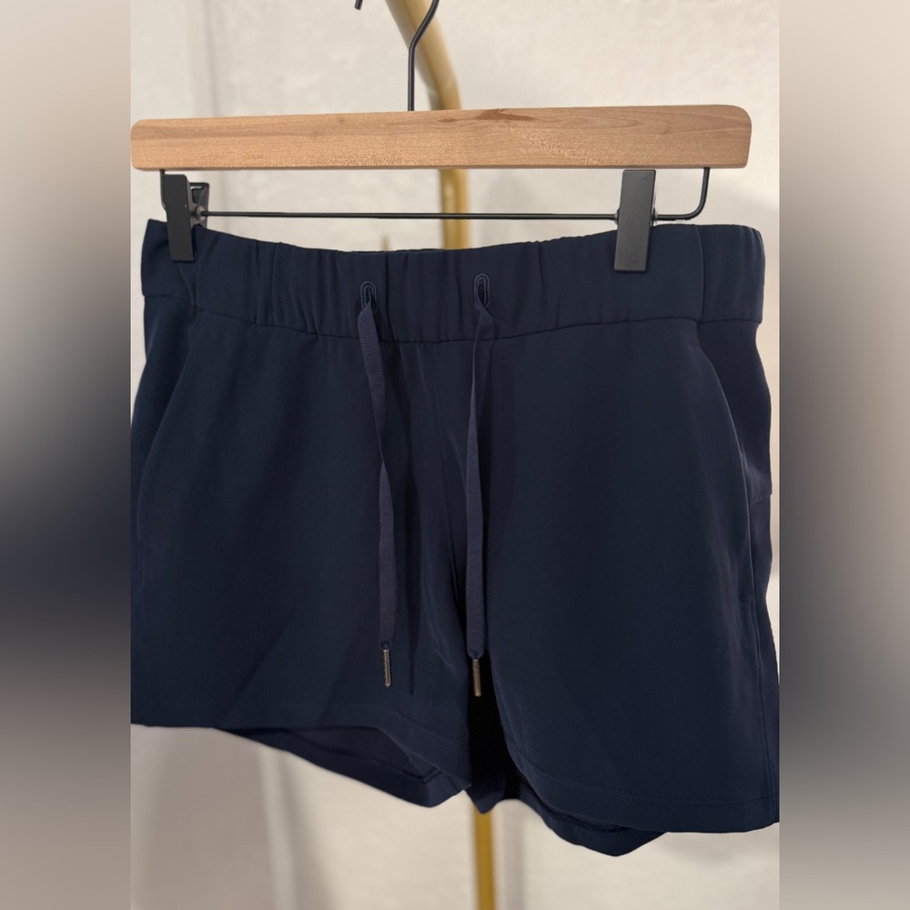 Lululemon On The Fly Woven Shorts 2.5” True Navy Drawstring - Picture 2 of 10